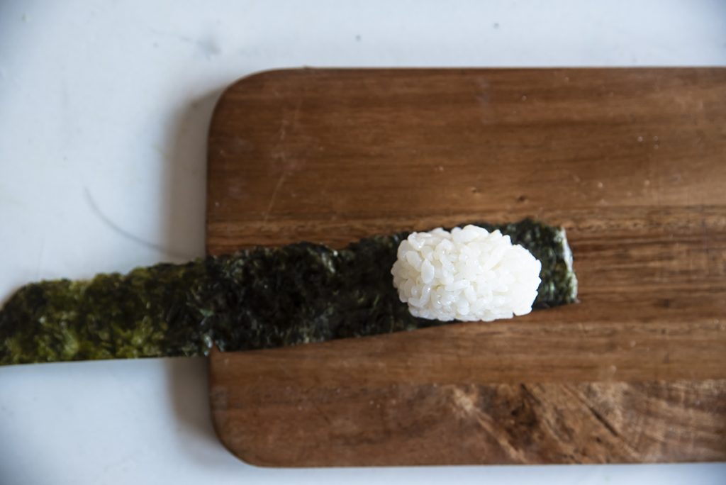 Gunkanmaki con uova di lompo: ricetta facile con foto passo passo 3 gunkan maki riso