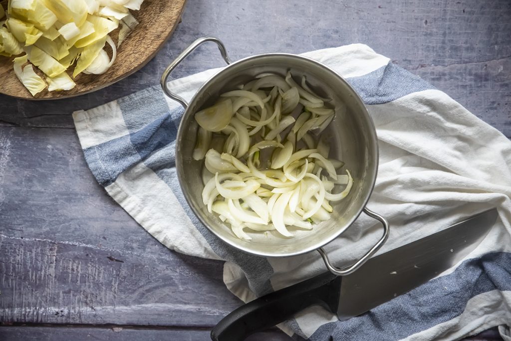 Zuppa di indivia allo zafferano con piselli 3 invidia due