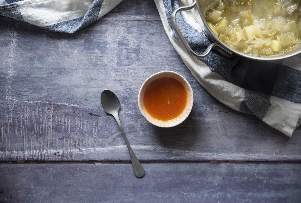 Zuppa di indivia allo zafferano con piselli 5 invidia quattro
