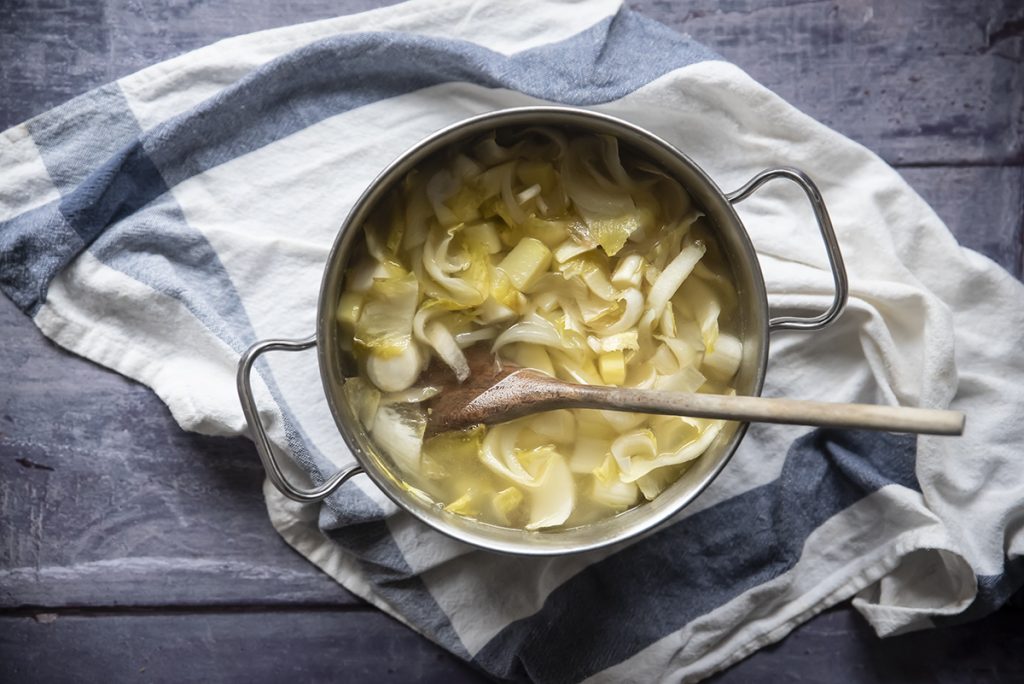 Zuppa di indivia allo zafferano con piselli 4 invidia tre