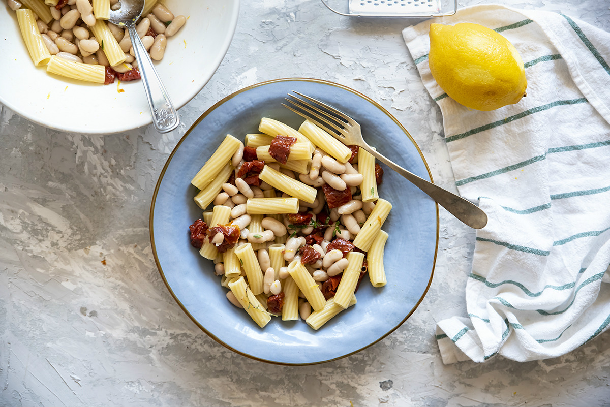 Ricette con il limone: le proposte fresche e nutrienti di Melarossa 29 Pasta fredda con pomodori secchi, cannellini e limone