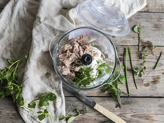 Barchette di indivia con mousse di robiola e tonno alle erbe 3 ricetta barchette indivia unisci