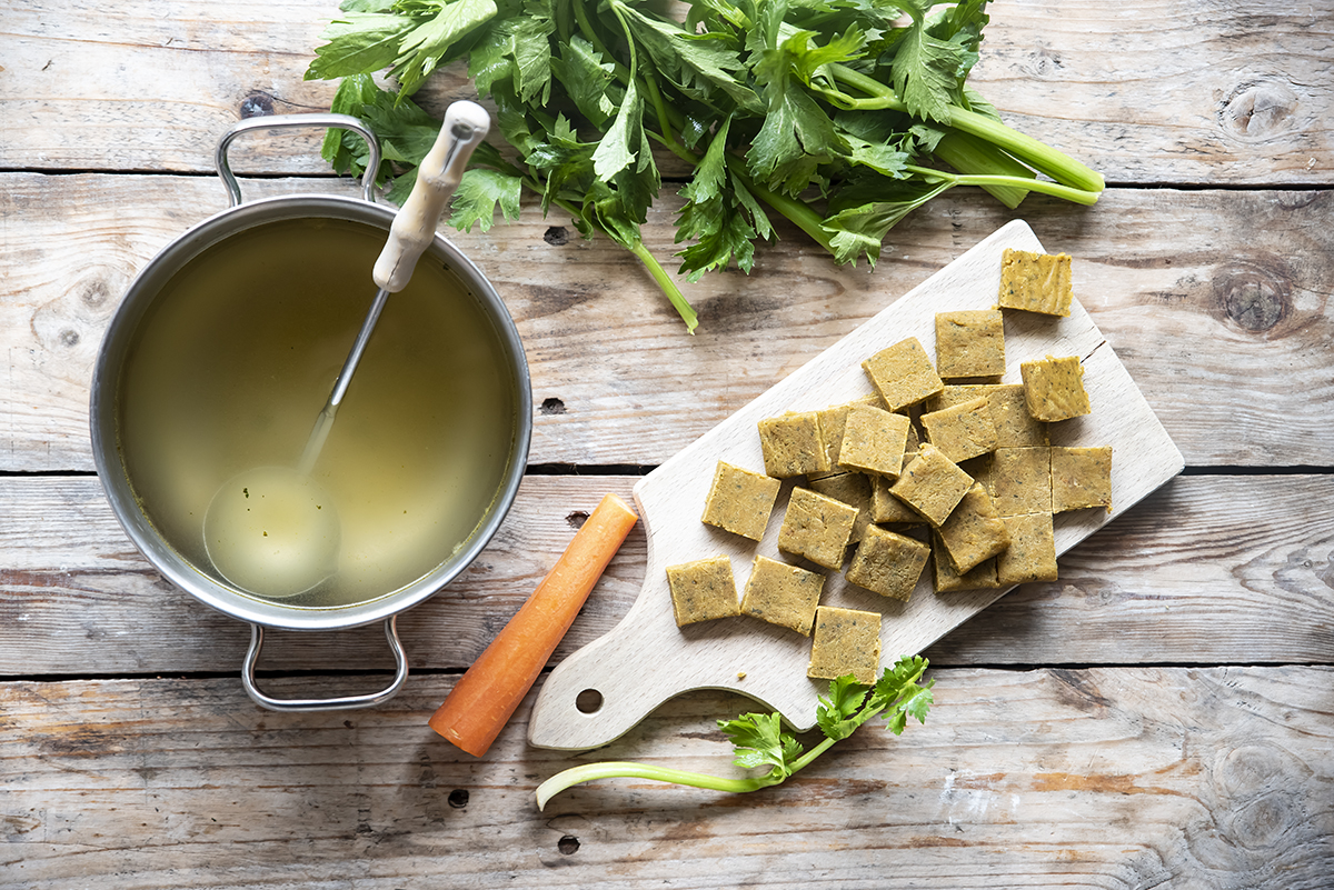 Le basi in cucina: 7 grandi classici in versione light 11 dado vegetale
