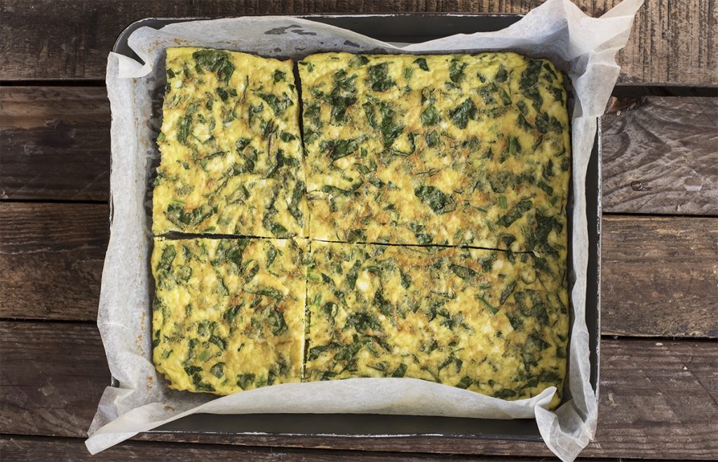 Panino con la frittata di verdure e ricotta al forno con lattuga 4 frittata con erbette
