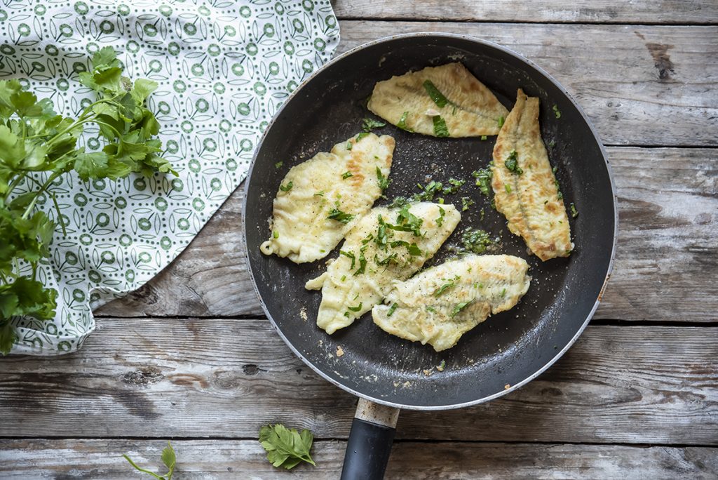 Platessa alla mugnaia: ricetta facile e veloce per un secondo piatto di pesce gustoso 4 platessa tre