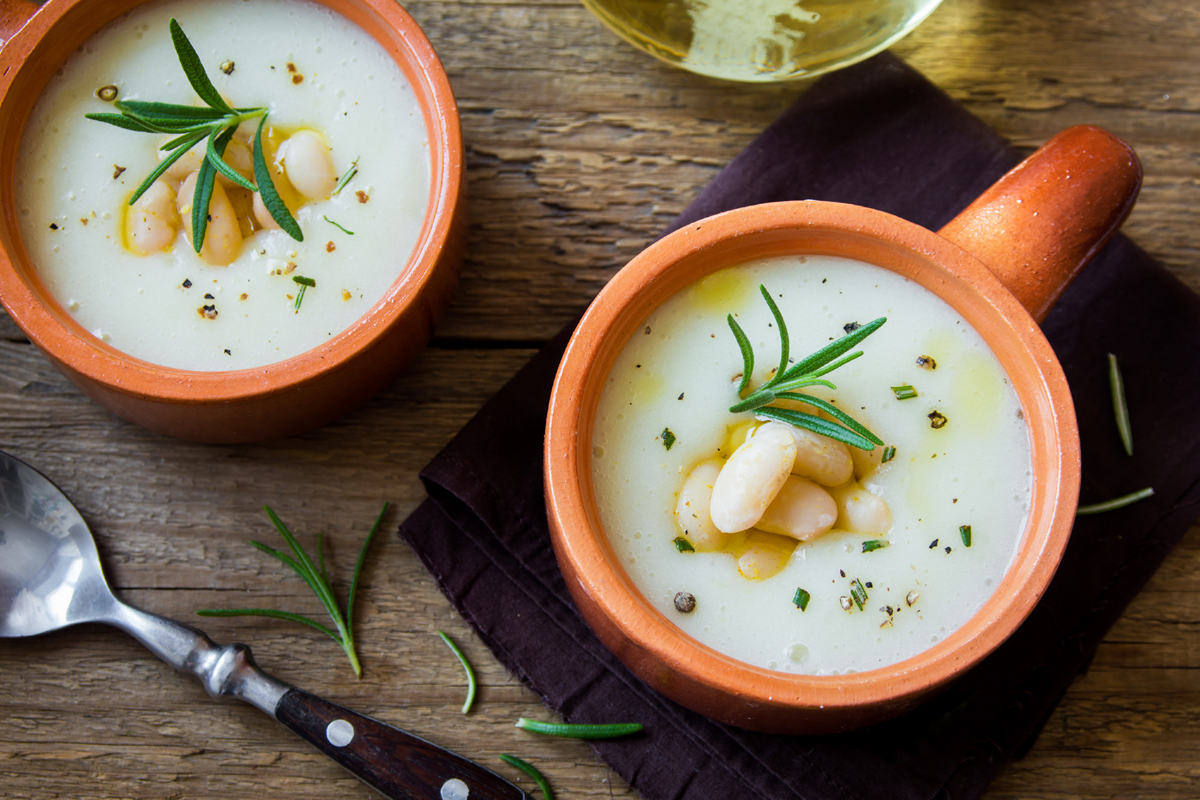 Ricette con le cipolle: le migliori ricette nutrienti e salutari 21 zuppa di cavolo, cipolla e fagioli