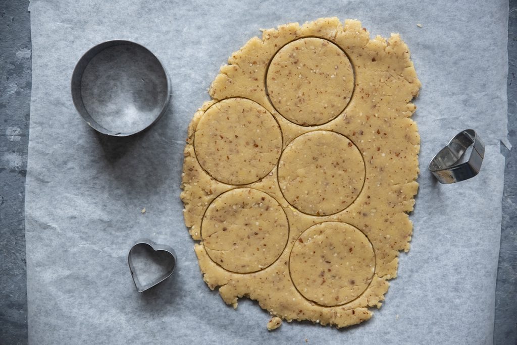 Biscotti integrali di farro e mandorle con confettura 4 biscotti mandorle tre