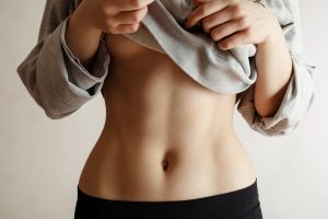 Pancia piatta: che sport fare, i migliori esercizi e cosa mangiare