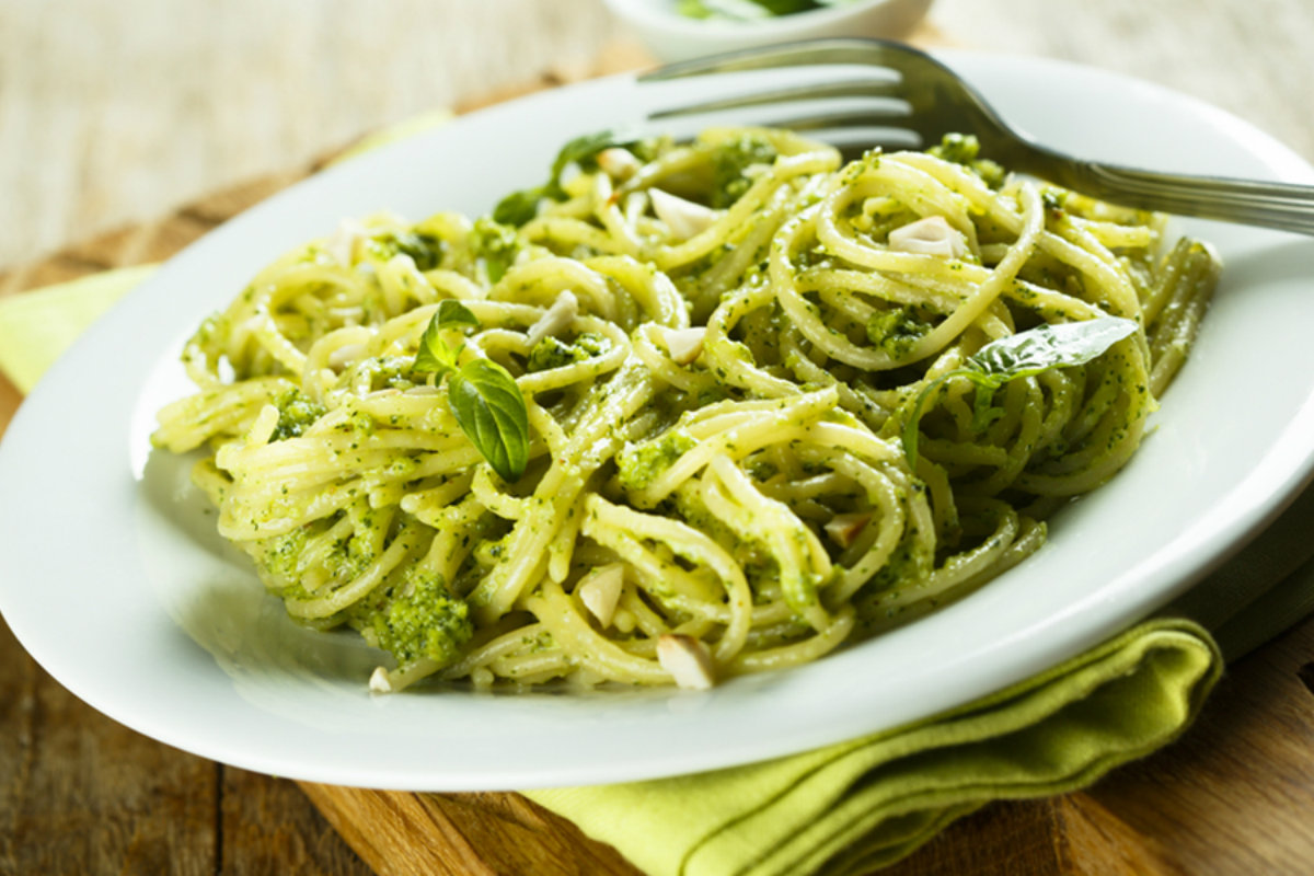 Ricette con nocciole: idee light e nutrienti da provare in cucina 2 ricette con nocciole, pasta pesto e broccoli