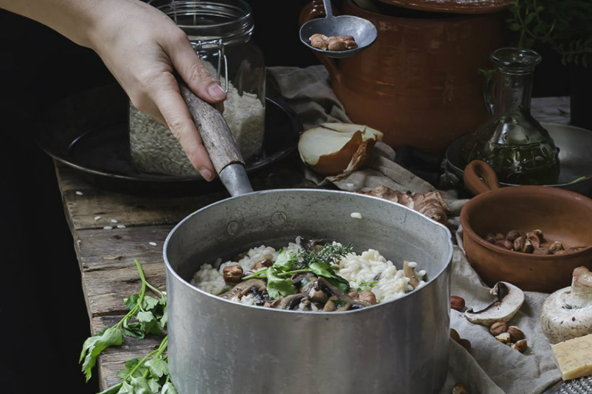 Ricette con nocciole: idee light e nutrienti da provare in cucina 6 ricette con nocciole, risotto topinambur funghi e nocciole