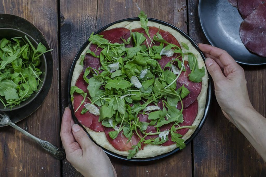 Ricette con salumi: 14 idee sfiziose e light 13 ricette con salumi focaccia rucola bresaola grana