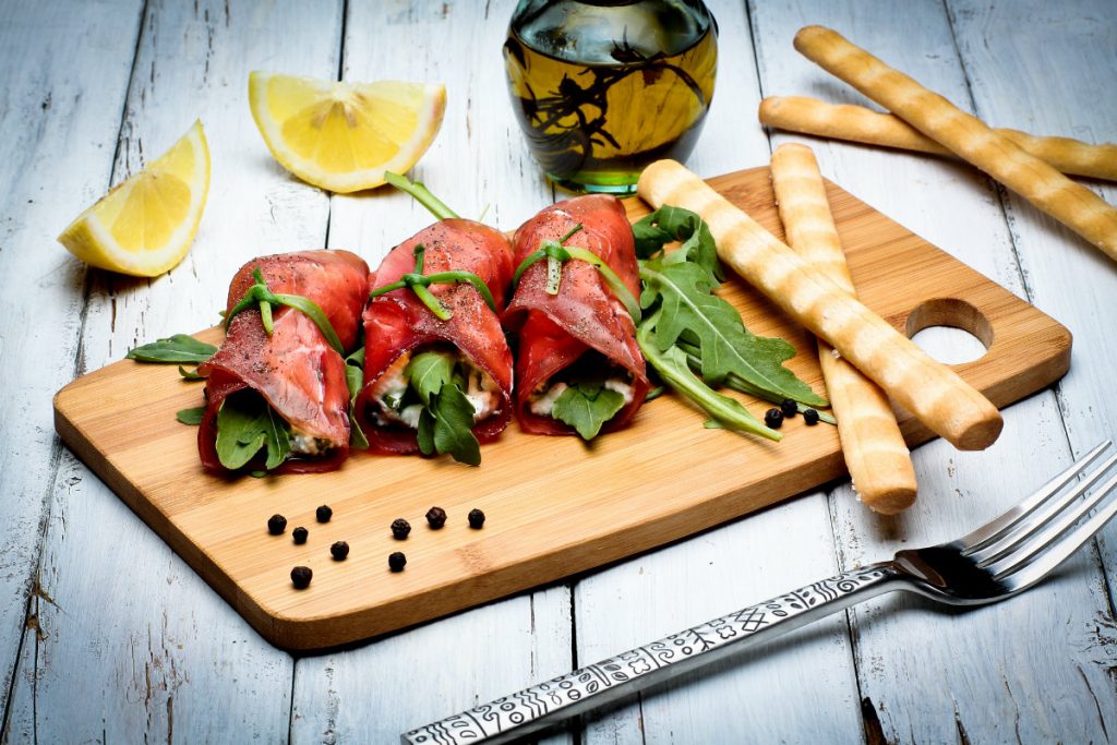 Ricette con salumi: 14 idee sfiziose e light 11 ricette con salumi, involtini di bresaola