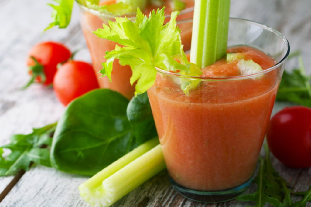 Sedano e sedano rapa: 5 ricette fresche e light 5 ricette con sedano, smoothie pomodoro e sedano