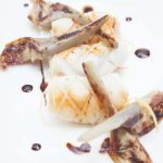 Involtino di seppia e prosciutto con carciofi, yogurt e liquirizia 1 Involtino di seppia e prosciutto con carciofi, yogurt e liquirizia
