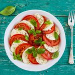Insalata caprese, un antipasto fresco e leggero 1 ricetta insalata caprese