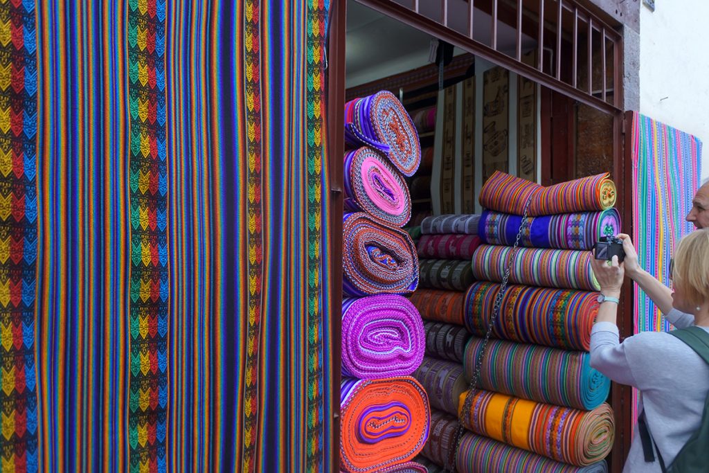 Viaggio in Perù: Titicaca, Machu Picchu, Cuzco 16 cuzco vicino al mercato di san blas 1