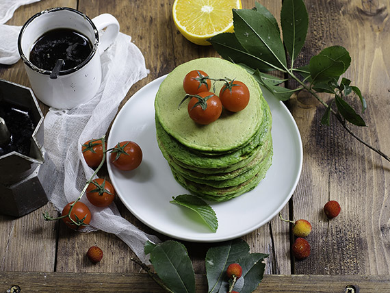 Pancake agli spinaci 4 Il pancake agli spinaci che ti proponiamo in questa ricetta è una versione salata di quelli tradizionali. Melarossa.it #dietamelarossa