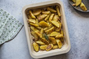 Patate al forno: la ricetta fotografata e i segreti per avere delle patate croccanti
