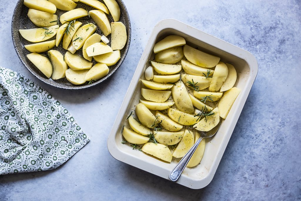 Patate al forno: la ricetta fotografata e i segreti per avere delle patate croccanti 6 patate otto