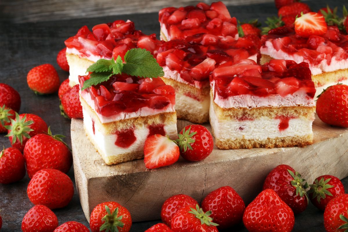 Ricette con le fragole, colorate e leggere 6 Ricette con fragole: torta alle fragole