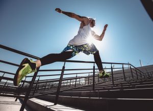 Calisthenics: che cos&rsquo;&egrave;, benefici, esercizi e esempi di allenamento per principianti, intermedi e avanzati