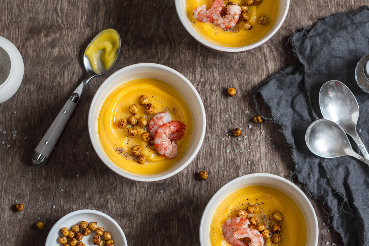 Pepe: cos'è, valori nutrizionali, benefici e usi in cucina 15 Crema di ceci alla curcuma e gamberi con prosciutto