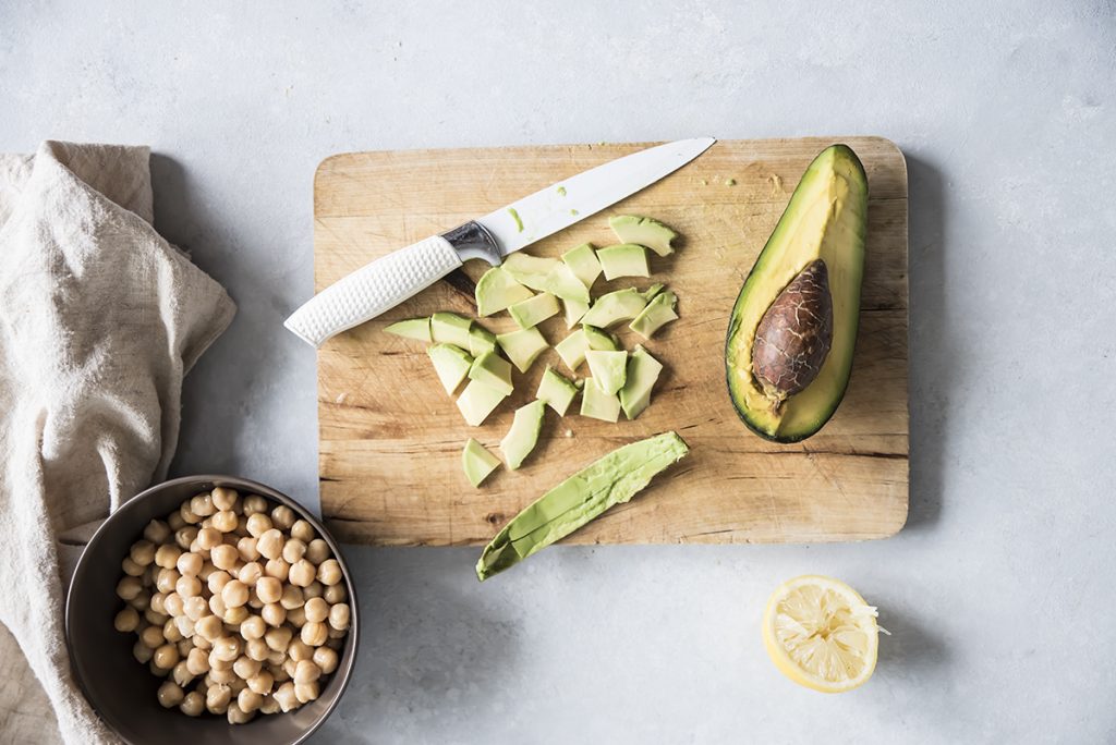 Insalata di ceci, gamberetti, avocado e mela verde 5 insalata quattro