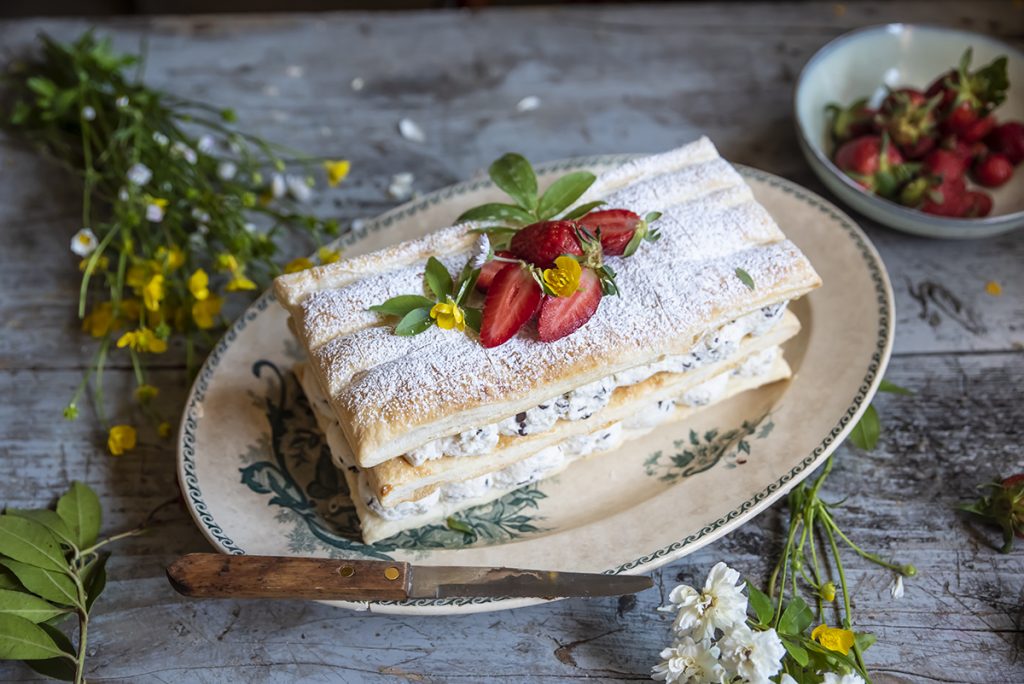 Millefoglie con ricotta, fragole e cioccolato 5 millefoglie cinque