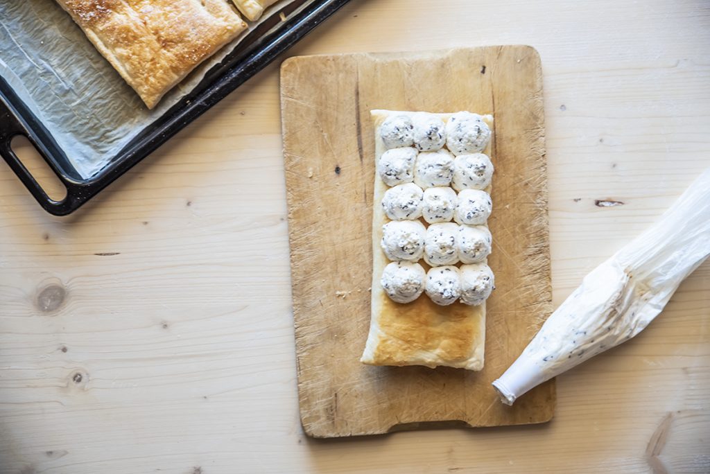 Millefoglie con ricotta, fragole e cioccolato 4 millefoglie quattro
