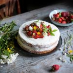 Pan di Spagna con crema allo yogurt e fragole 1 pan di spagna