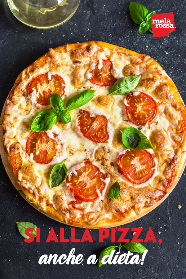Sì alla pizza, anche a dieta! 1 Si può mangiare la pizza a dieta? Questa è la domanda che sicuramente ti sei posto se hai iniziato una dieta ipocalorica. Melarossa.it #dietamelarossa