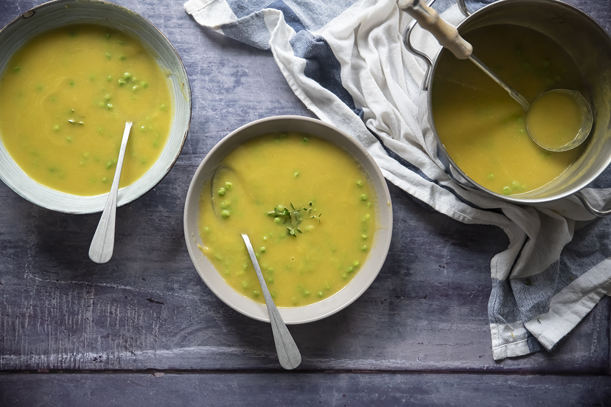 Le migliori ricette con piselli leggere e nutrienti di Melarossa 8 ricette con piselli, zuppa con indivia, zafferano e piselli