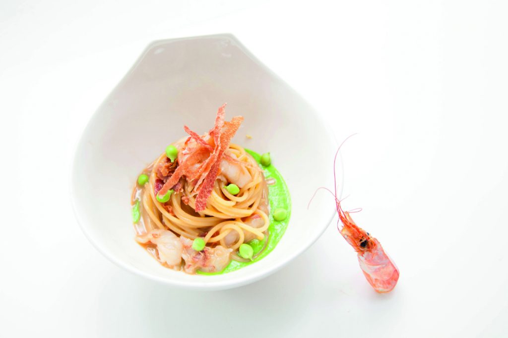 Ricette con salumi: 14 idee sfiziose e light 4 ricette con i salumi, spaghetti con crostacei, prosciutto, piselli e zenzero