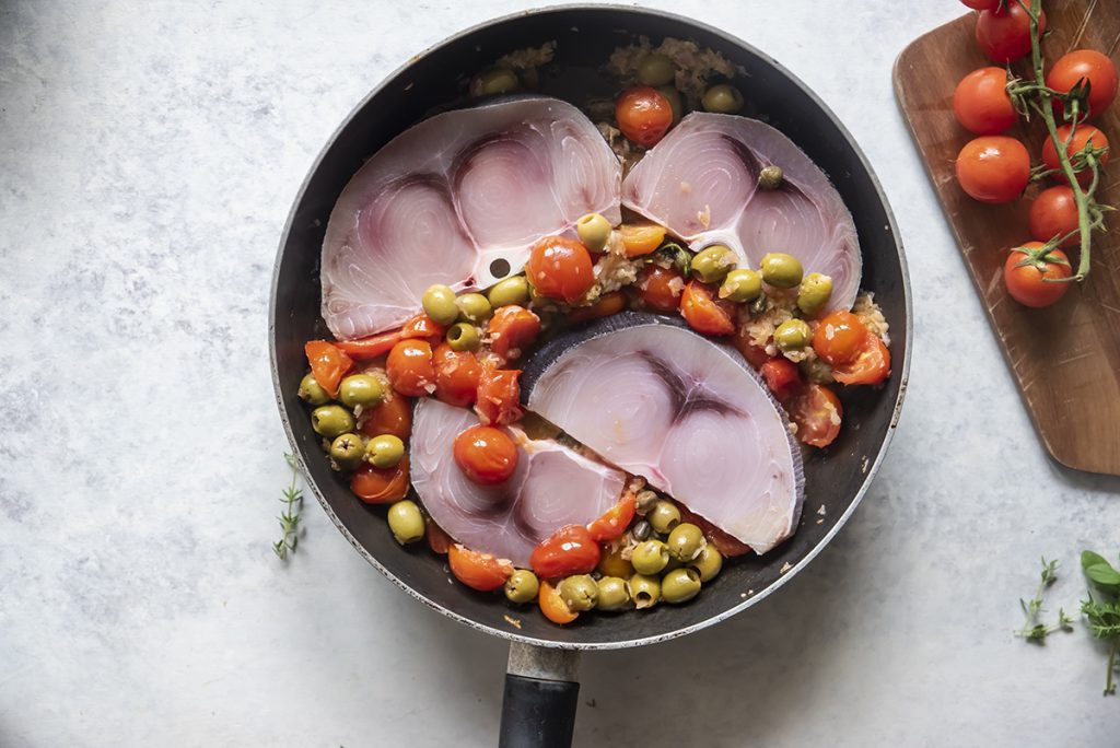 Pesce spada alla siciliana in padella: ricetta step by step con ingredienti, foto e videoricetta 5 spada quattro