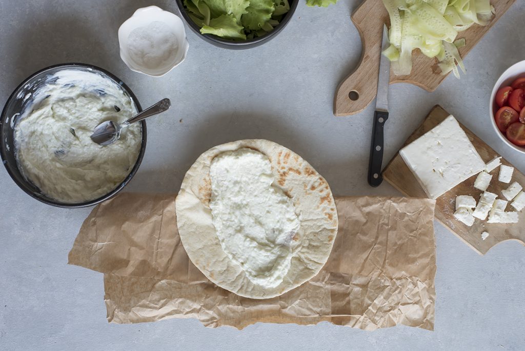 Piadina greca con feta, cetrioli e salsa tzatziki 8 veggie sette