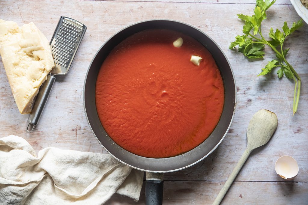 Polpette di pane: la ricetta gustosa al sugo 4 polpette sugo