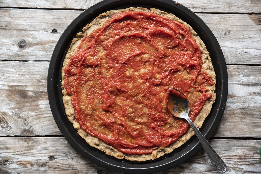 Pizza di pane, un'idea gustosa per riciclare il pane raffermo 6 pizza di pane pomodoro