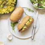 Panino con uova strapazzate alle zucchine e insalata 1 Panino con uova strapazzate alle zucchine insalate