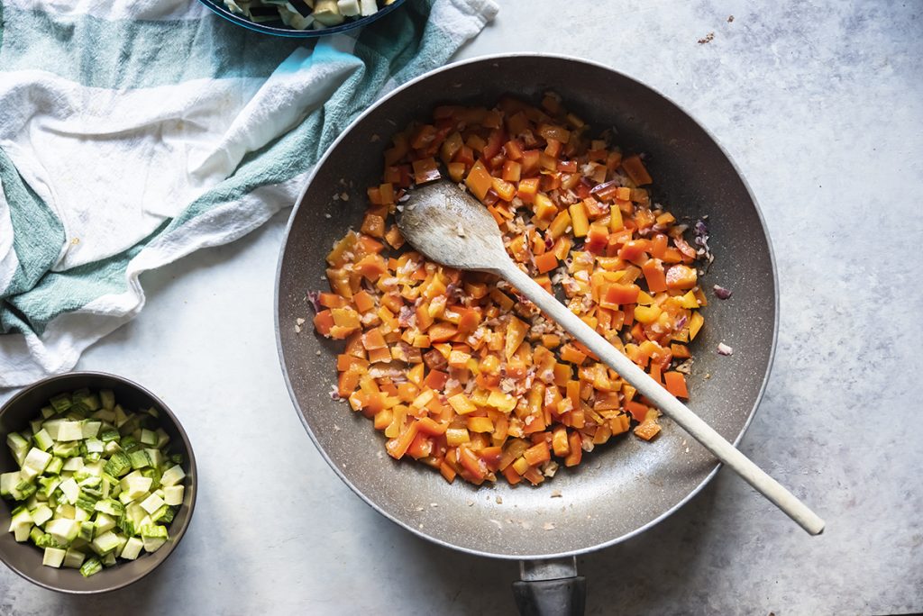 Insalata di farro con melanzane, zucchine e peperoni al basilico 3 insalata di farro peperoni