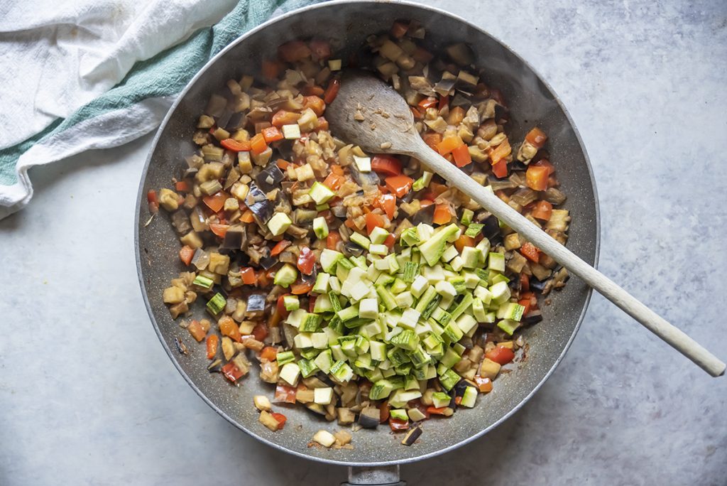 Insalata di farro con melanzane, zucchine e peperoni al basilico 4 insalata di farro verdure 1