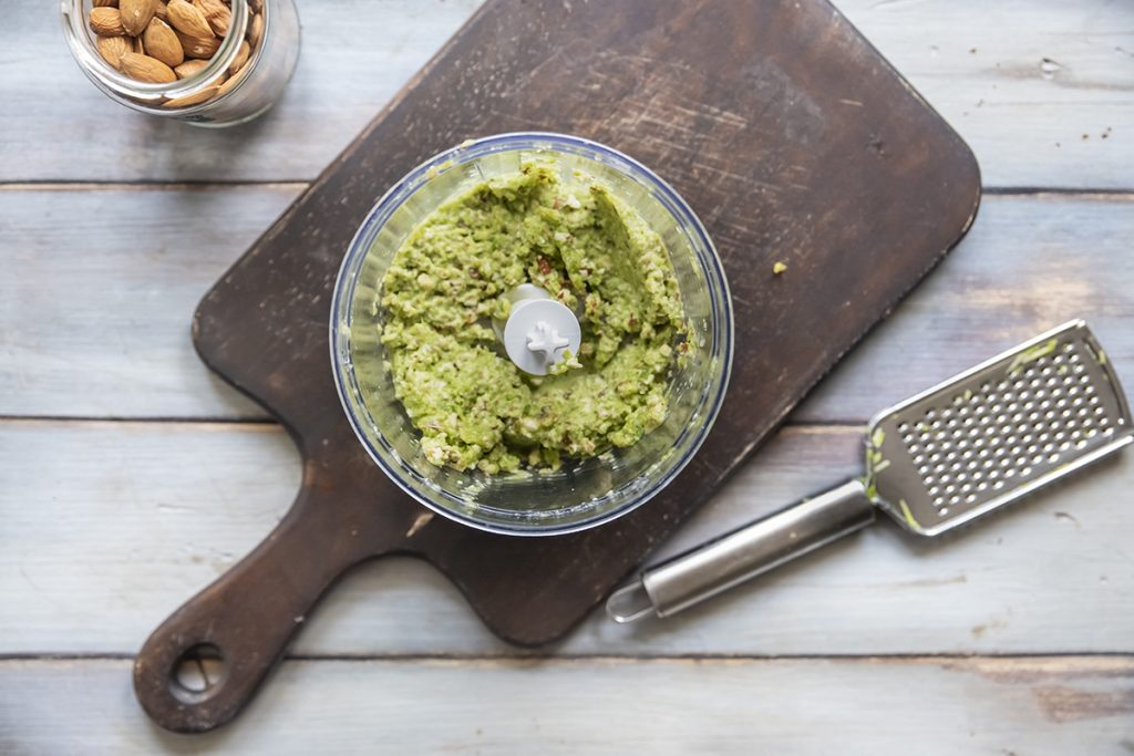 Insalata di farro, tonno e pesto di zucchine alle mandorle 3 insalata di farro zucchine mandorle