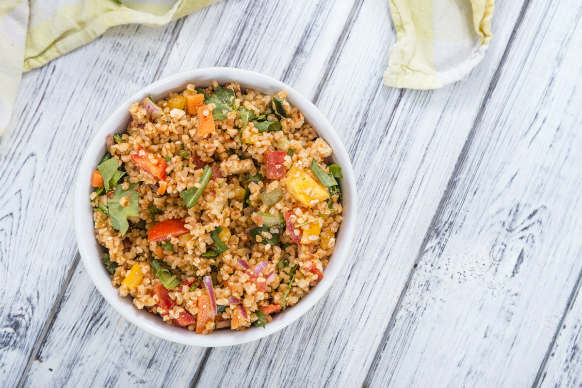 Insalate di cereali: 16 ricette light per tutti i gusti 12 insalate di cereali, insalata di bulghur e tofu