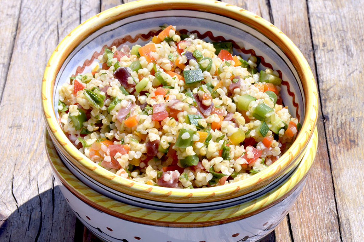 Insalate di cereali: 16 ricette light per tutti i gusti 9 insalate di cereali, insalata di bulgur ai profumi dell'orto