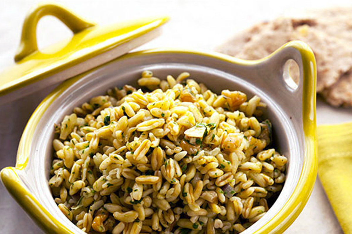 Insalate di cereali: 16 ricette light per tutti i gusti 15 insalate di cereali: insalata di kamut con noci e prezzemolo