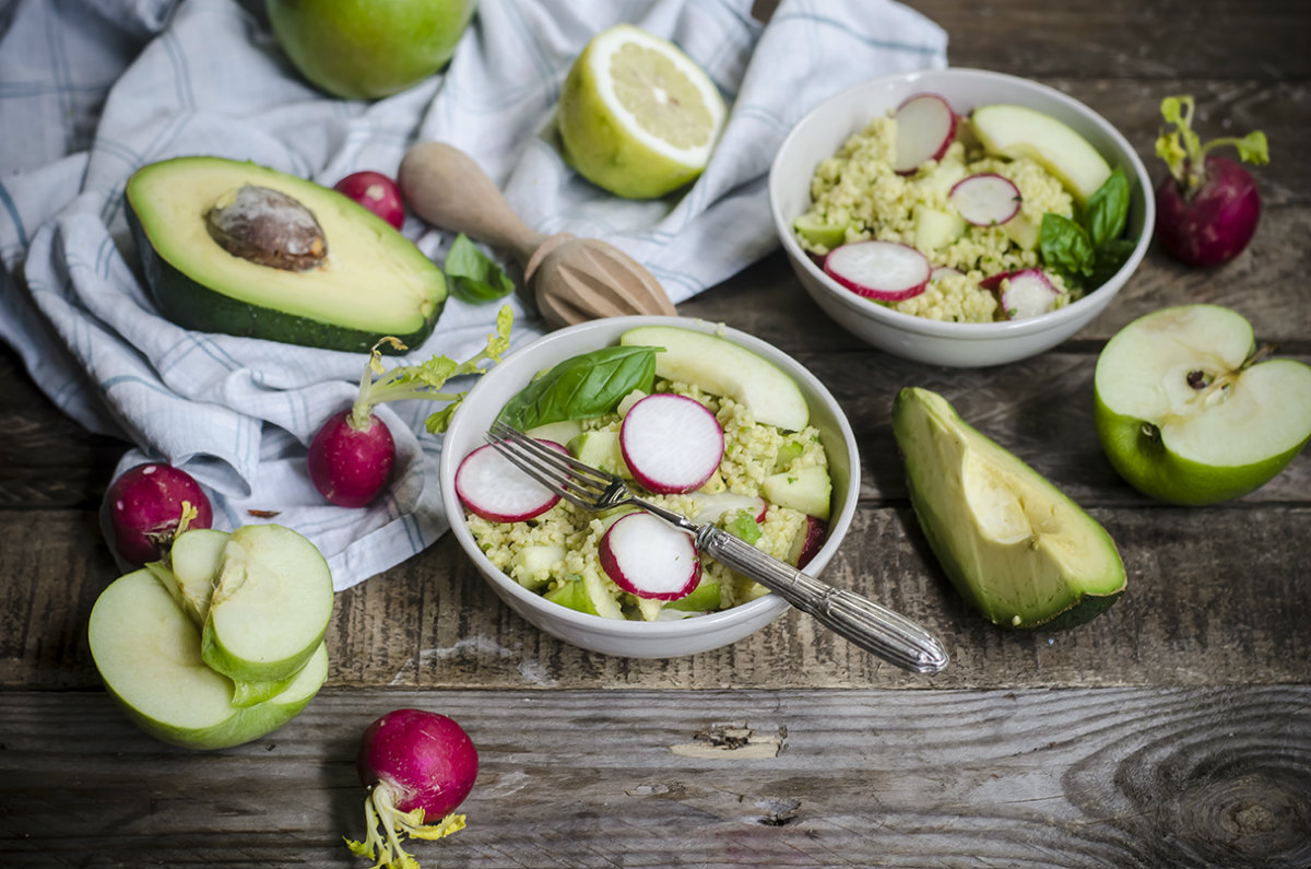 Insalate di cereali: 16 ricette light per tutti i gusti 10 insalate di cereali, insalata di miglio, mela e basilico