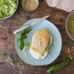 Panino con pesto di zucchine e fesa di tacchino 1 panino con pesto di zucchine fesa di tacchino arrosto lattughino