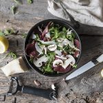 Insalata di funghi con bresaola, rucola e grana 1 cibi ricchi di triptofano: bresaola