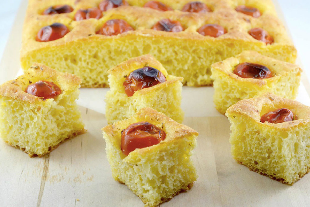 Coronavirus: la farina è il prodotto più acquistato in Italia, boom di pasta, pane e dolci fatti i casa. 12 ricette da provare 5 pane fatto in casa, focaccia di semola