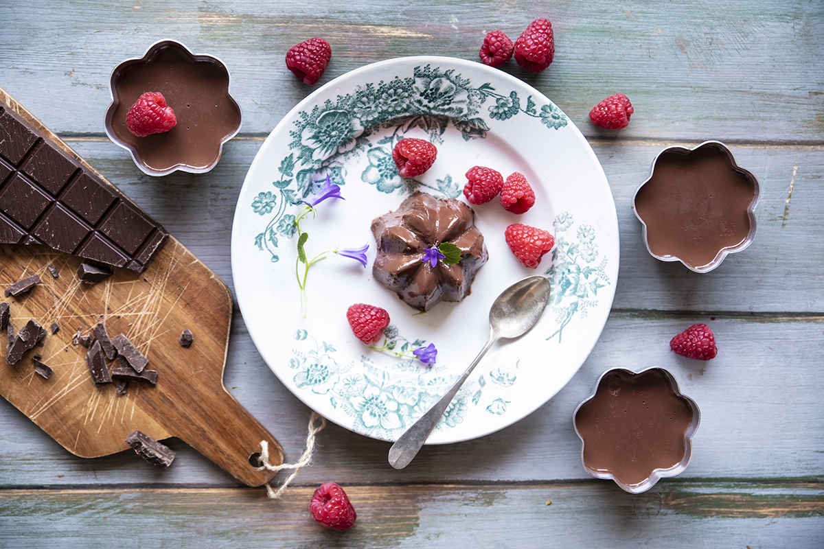 10 ricette per riciclare il cioccolato dell'uovo di Pasqua 5 budino al cioccolato impiattamento