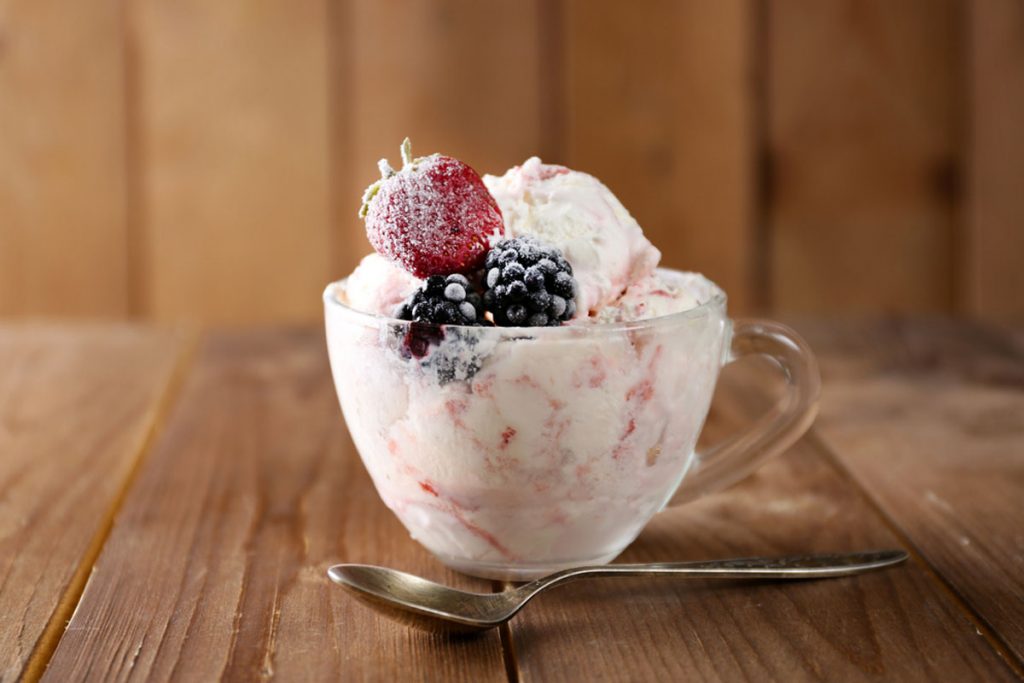 Dolci estivi: 12 ricette light da provare 9 dolci estivi gelato allo yogurt senza gelatiera